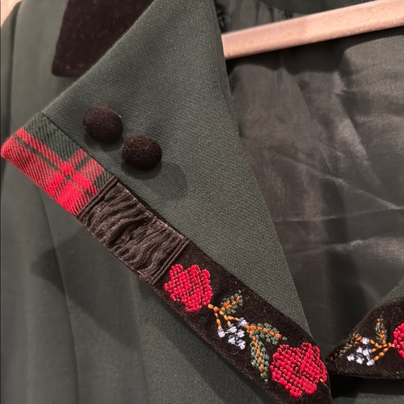 Elegant Green Women's Jacket with Black Collar - Picture 2 of 2